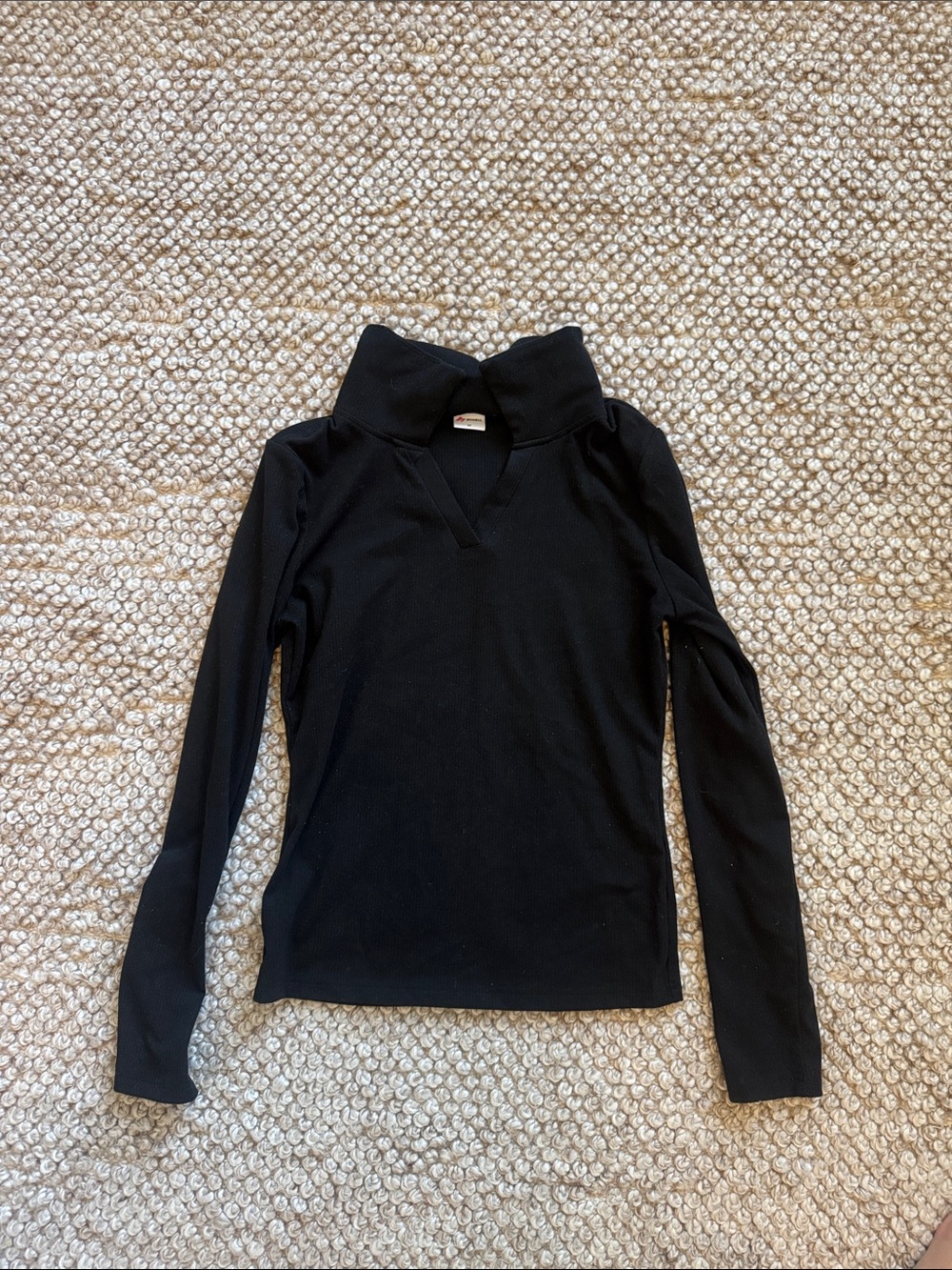 Ribbed Black Long-Sleeve V-Neck Collar Top